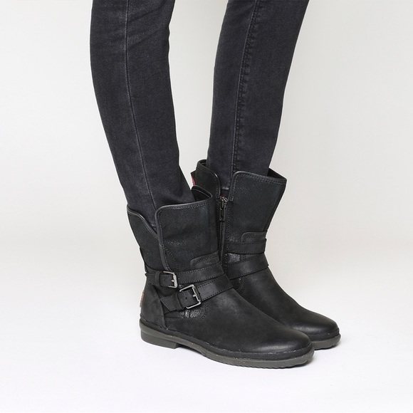 Ugg Australia Women’s Black Leather Simmens Boots In Size 7 - Picture 1 of 6